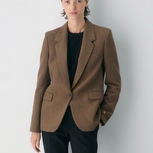 Aritzia Babaton
(Re)ssential Producer Kyle Check Blazer -Size 6 NWT